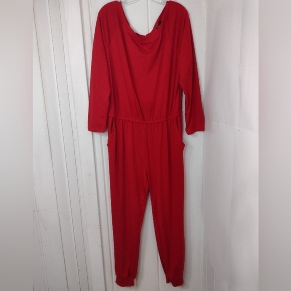 Pretty garden.  Red jumpsuit size (XL) - Picture 2 of 13